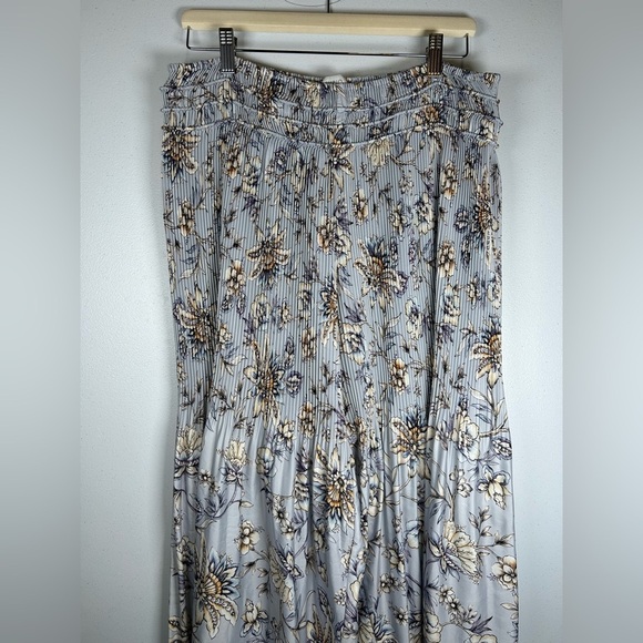 Cupio Lavender and Gold Floral Wide Leg Pants. Size XL. Scandinavian Vibes! - Picture 3 of 11